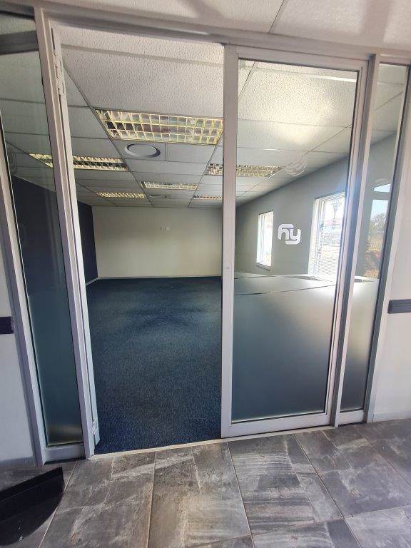 280  m² Office Space in Centurion CBD photo number 9