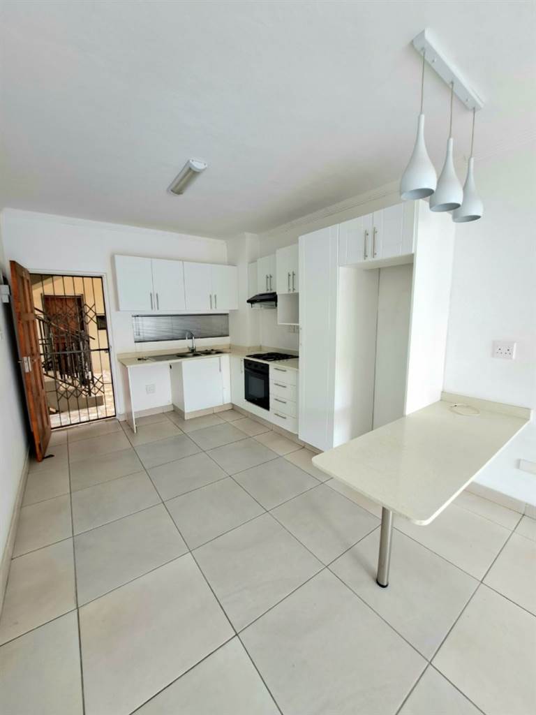 2 Bed Apartment in Verulam Central photo number 7