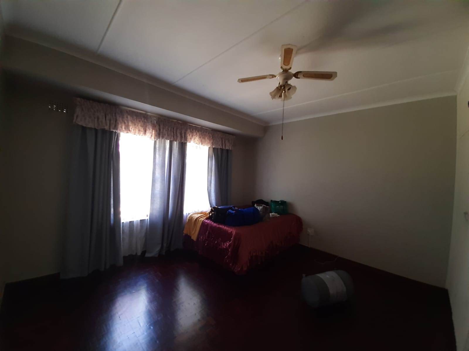 2 Bed Townhouse in Uvongo photo number 8
