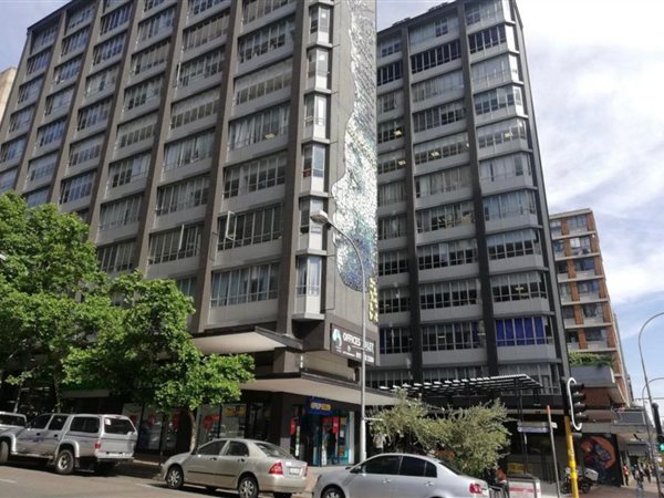 349  m² Commercial space