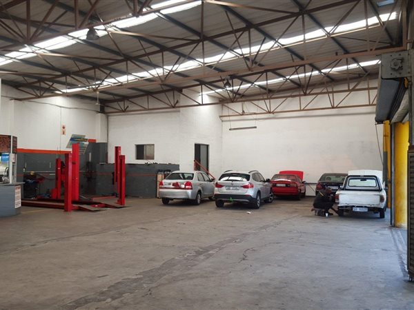 610 m² Industrial space 610 m² Industrial space