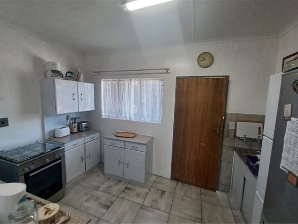 1.5 Bed Apartment in Brakpan Central