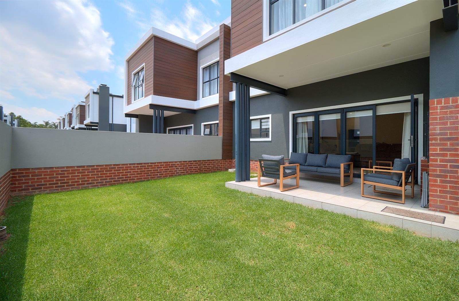 5 Bed Townhouse in Sunninghill photo number 14