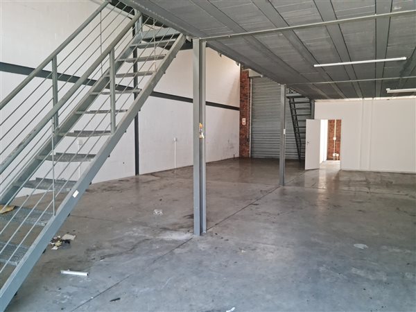 318  m² Industrial space