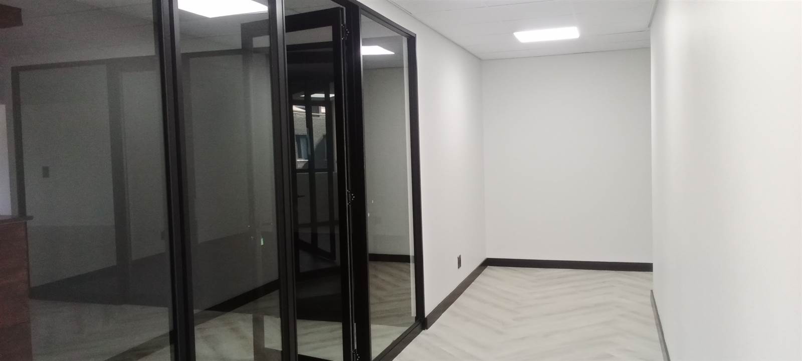 285  m² Commercial space in Rosebank photo number 2