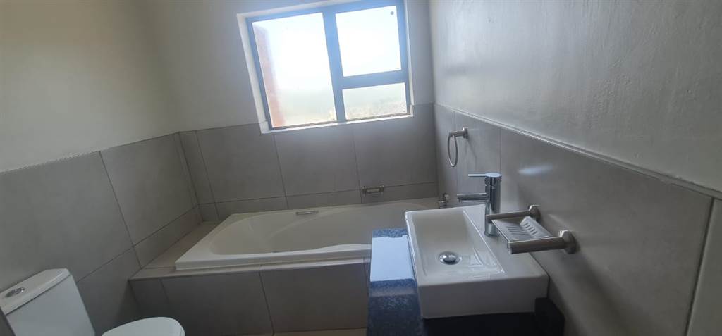 2 Bed House in Tzaneen photo number 14