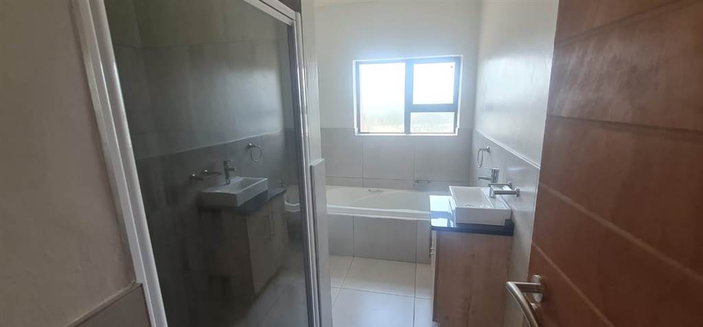 2 Bed House in Tzaneen photo number 13