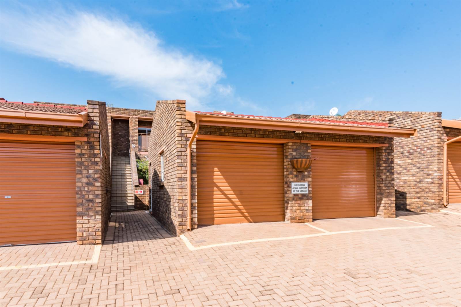 2 Bed Apartment in Kloofendal photo number 4