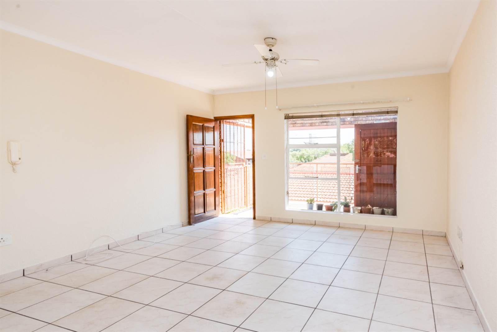 2 Bed Apartment in Kloofendal photo number 6
