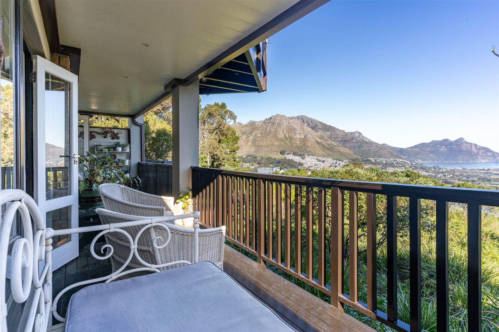 3 Bed Flat in Hout Bay and surrounds photo number 10