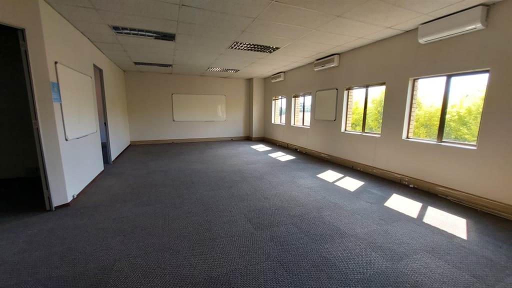 130  m² Commercial space in Lyttelton Manor photo number 4
