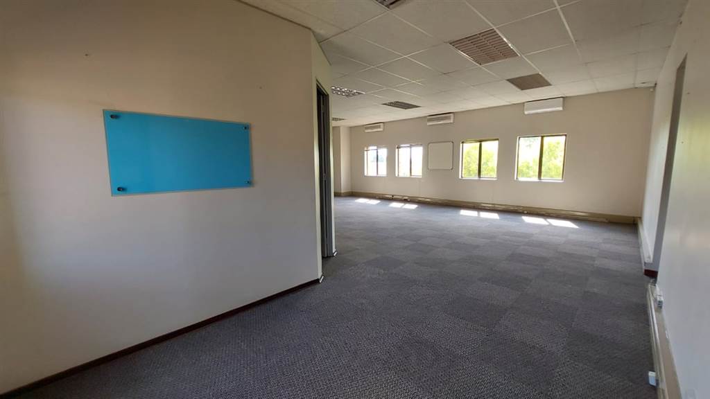 130  m² Commercial space in Lyttelton Manor photo number 8