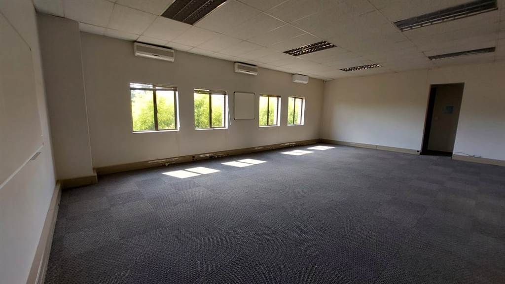 130  m² Commercial space in Lyttelton Manor photo number 10