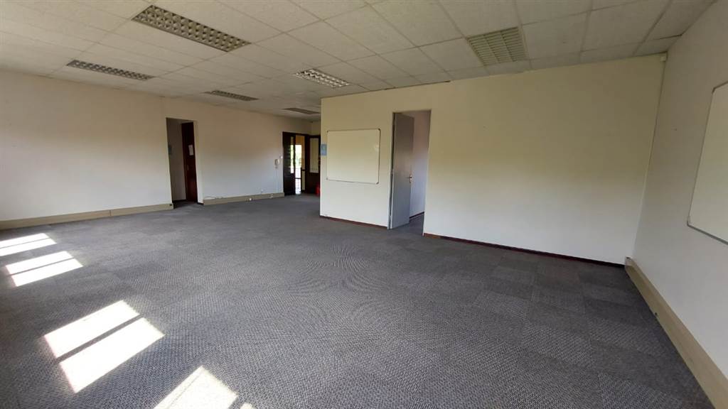 130  m² Commercial space in Lyttelton Manor photo number 9