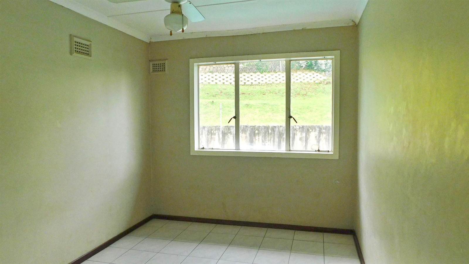 3 Bed Townhouse in Pinetown Central photo number 13