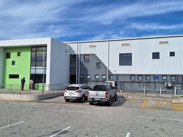 1 800  m² Industrial space