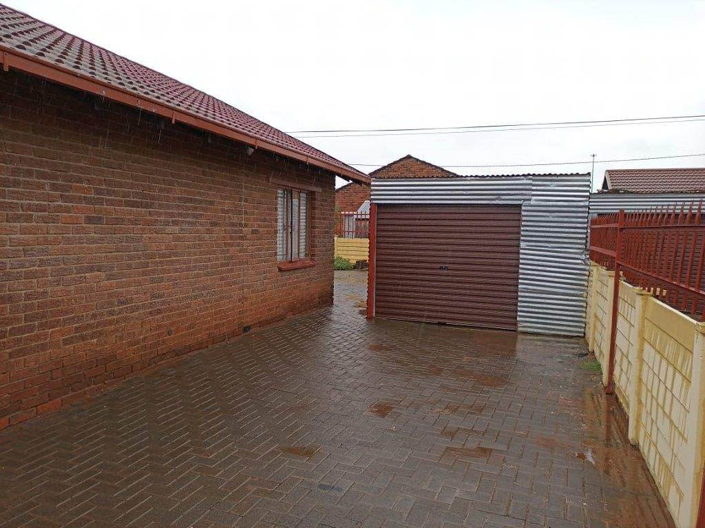 2 Bed House in Blomanda photo number 6