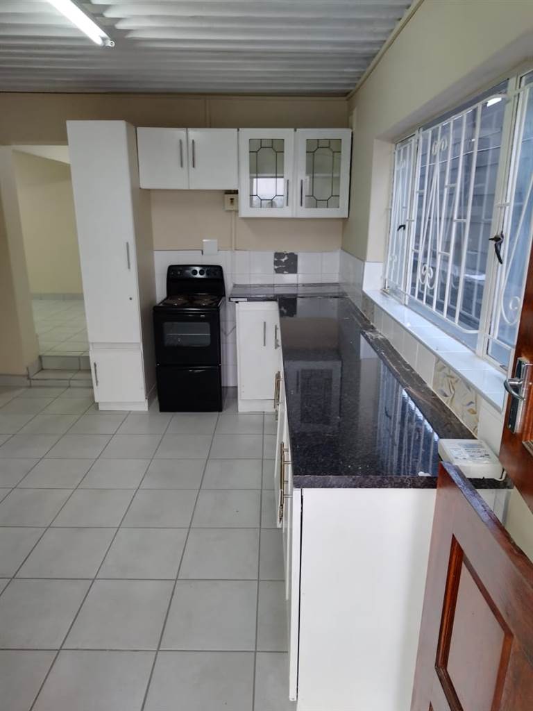 3 Bed Apartment in Allandale photo number 3