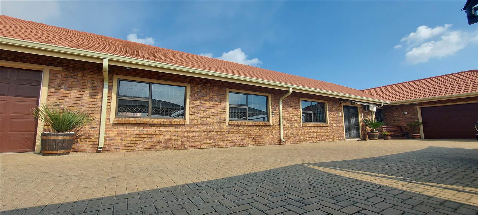 1000  m² Industrial space in Secunda photo number 1