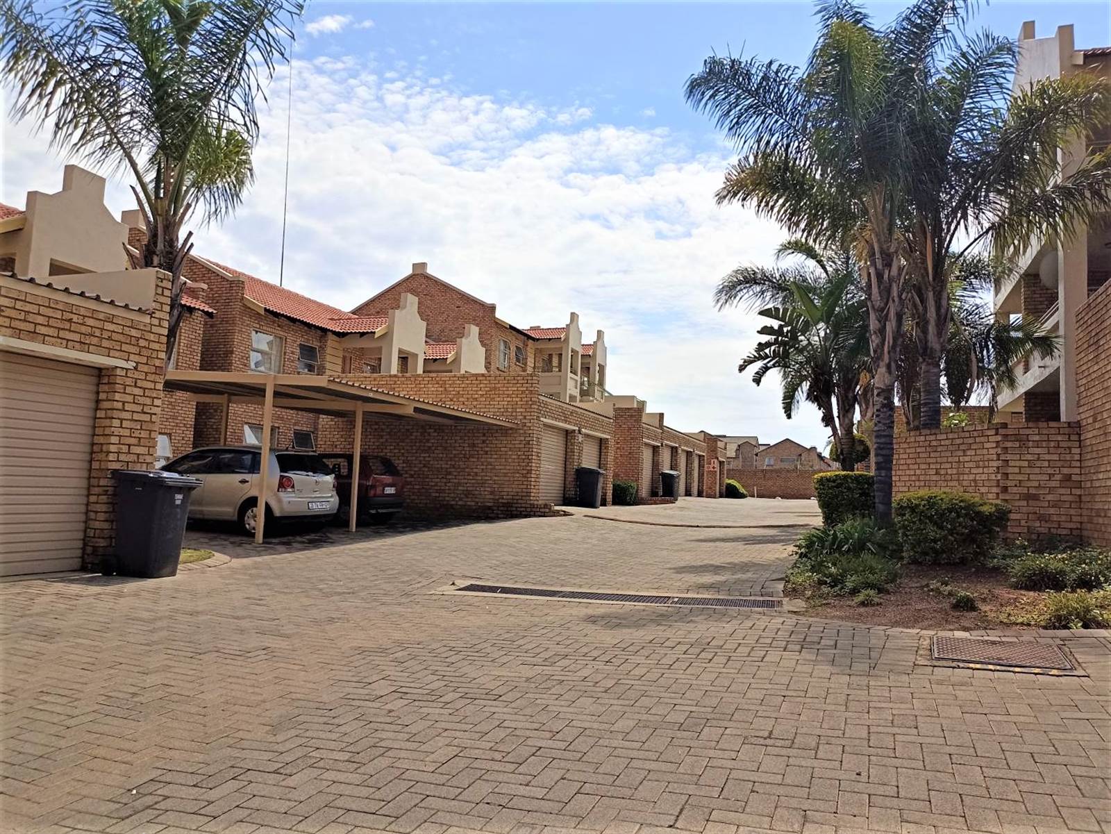 2 Bed Apartment in Raslouw photo number 2