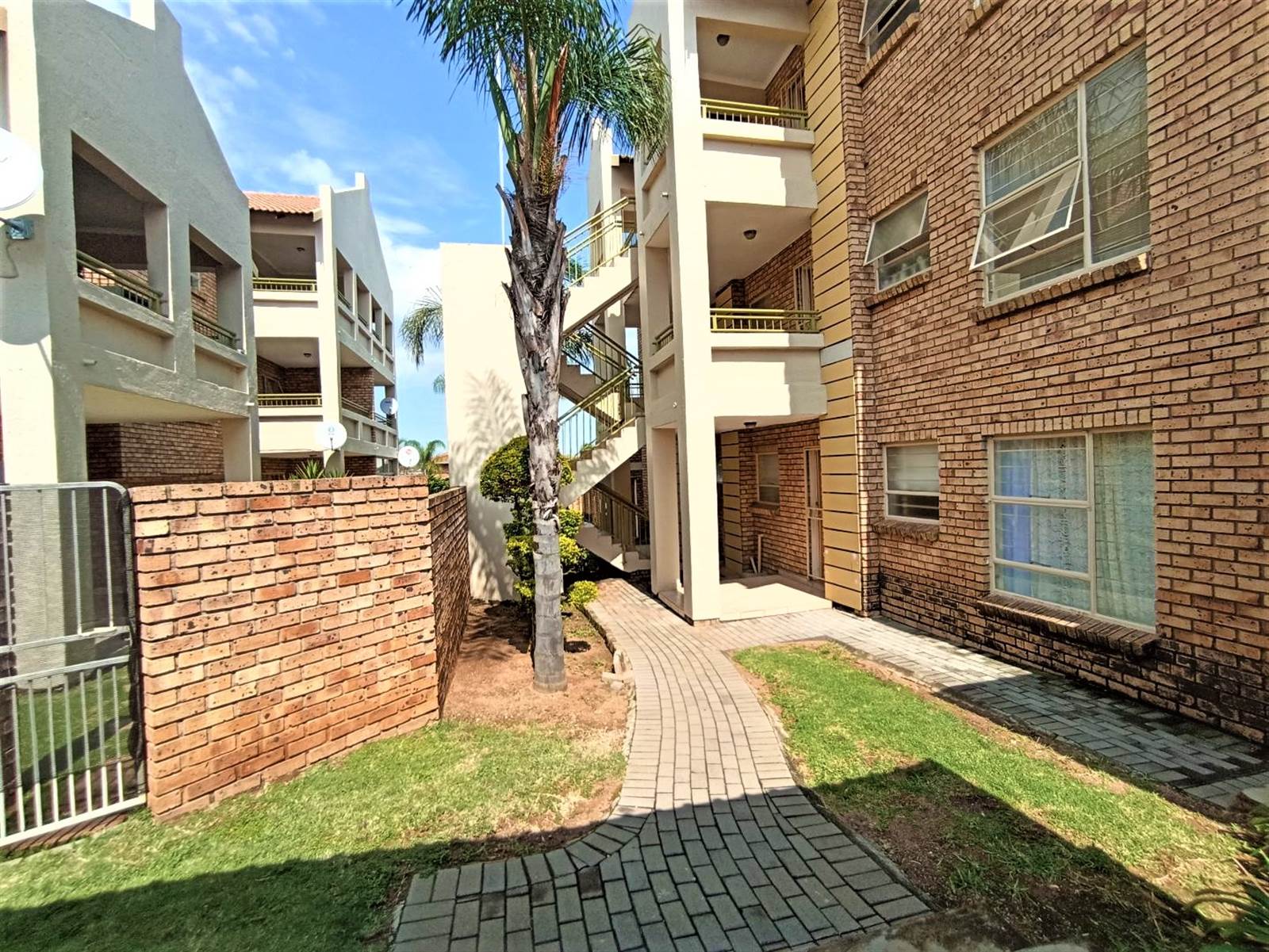 2 Bed Apartment in Raslouw photo number 1