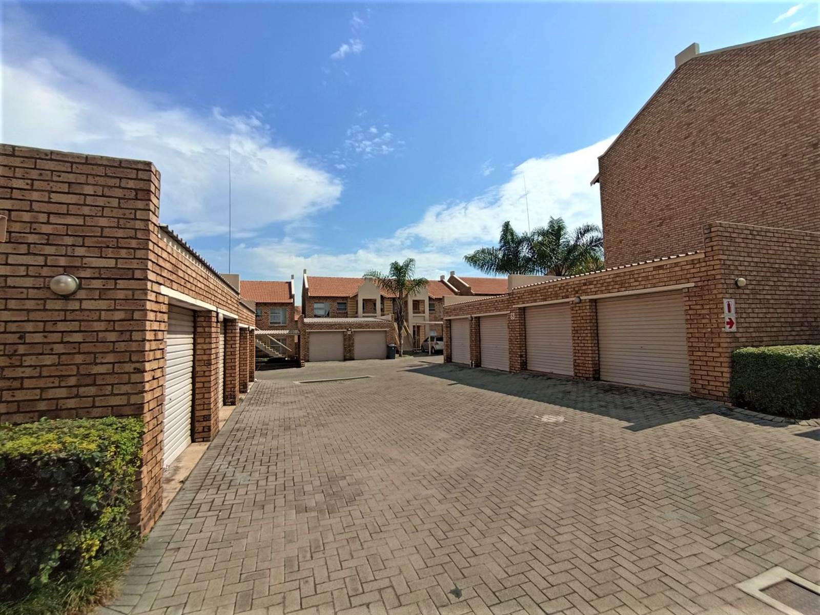 2 Bed Apartment in Raslouw photo number 16