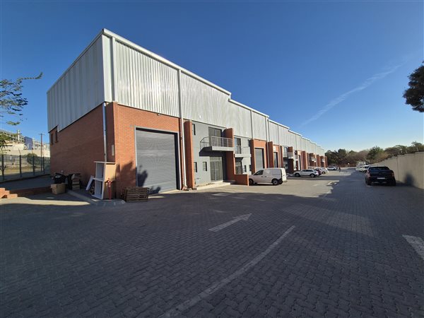 364  m² Industrial space