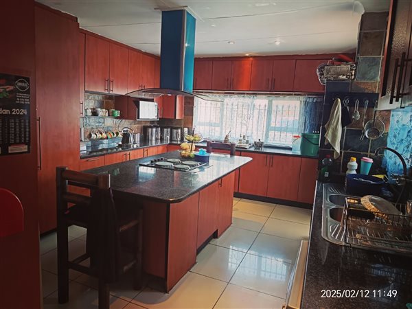 4 Bedroom House 4 Bedroom House