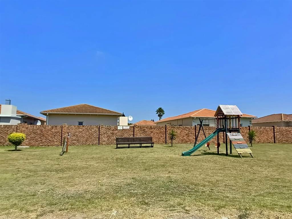 3 Bed Townhouse in Parsons Vlei photo number 23