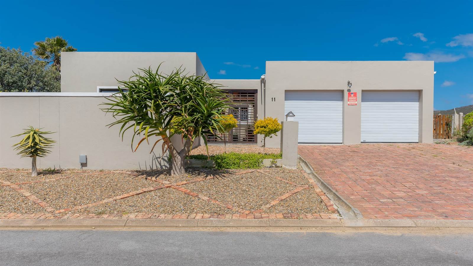 4 Bed House in Bredasdorp photo number 3
