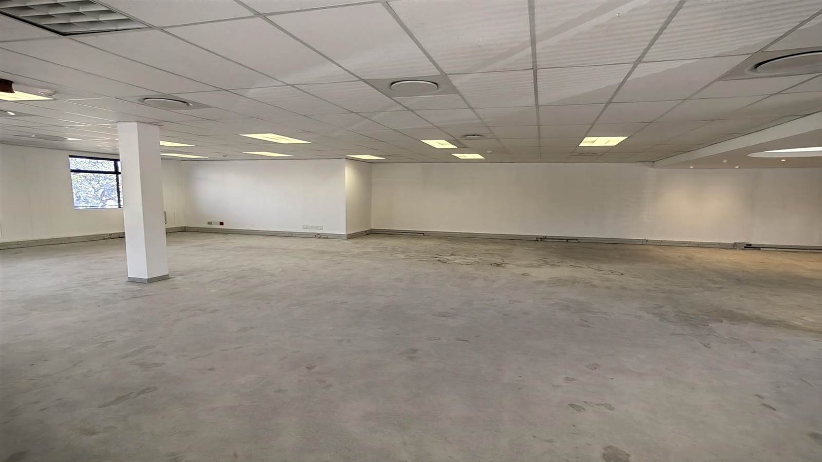243  m² Commercial space in Plattekloof photo number 11