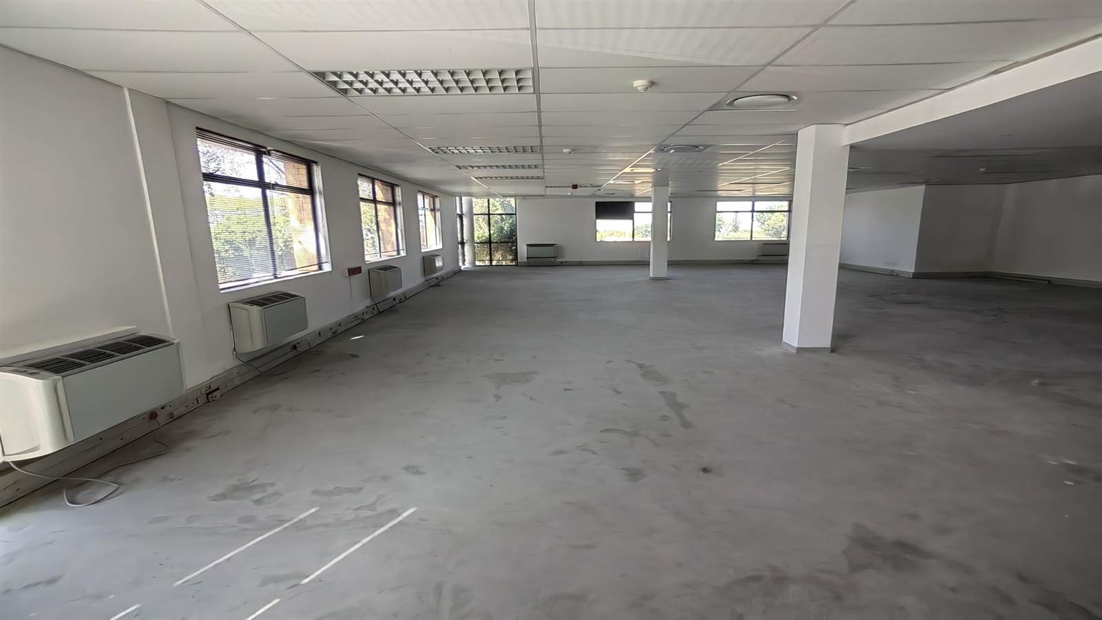 243  m² Commercial space in Plattekloof photo number 8