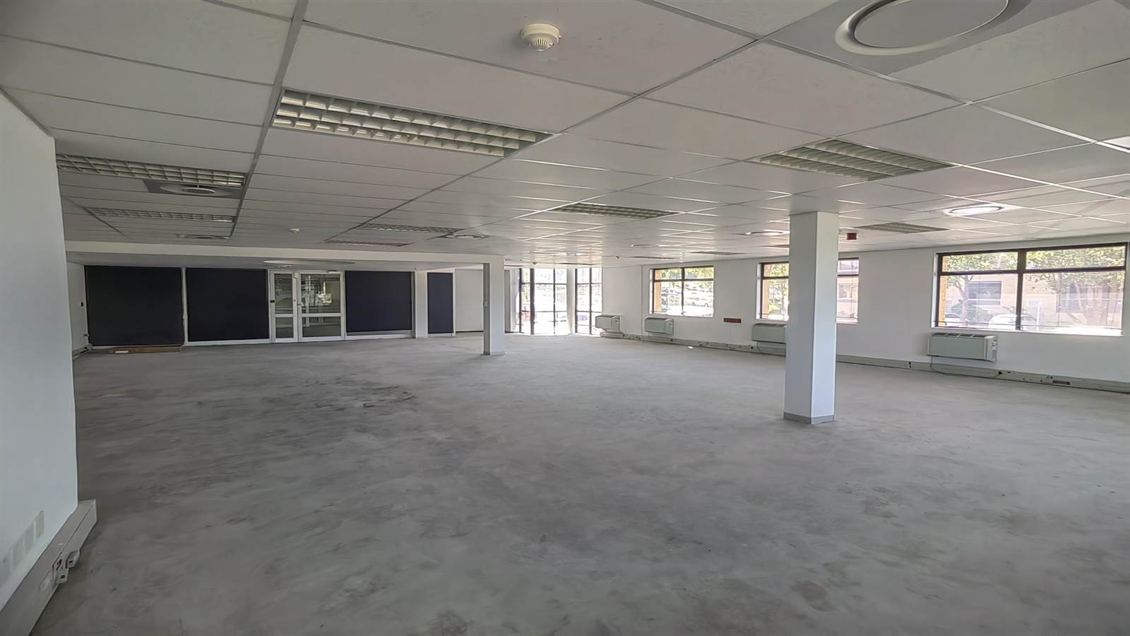 243  m² Commercial space in Plattekloof photo number 5