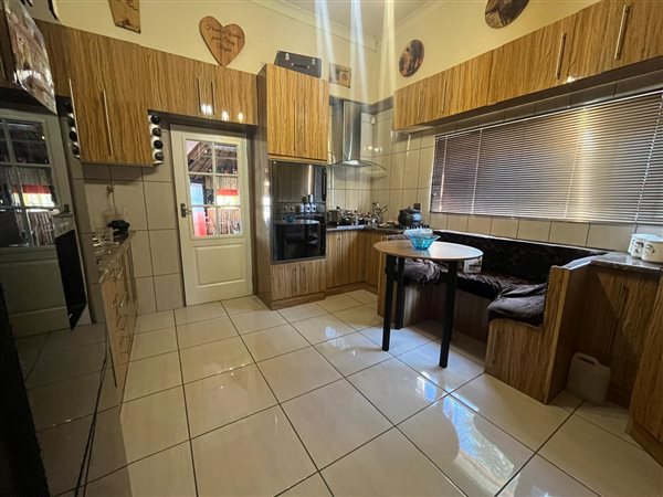 4 Bedroom House 4 Bedroom House