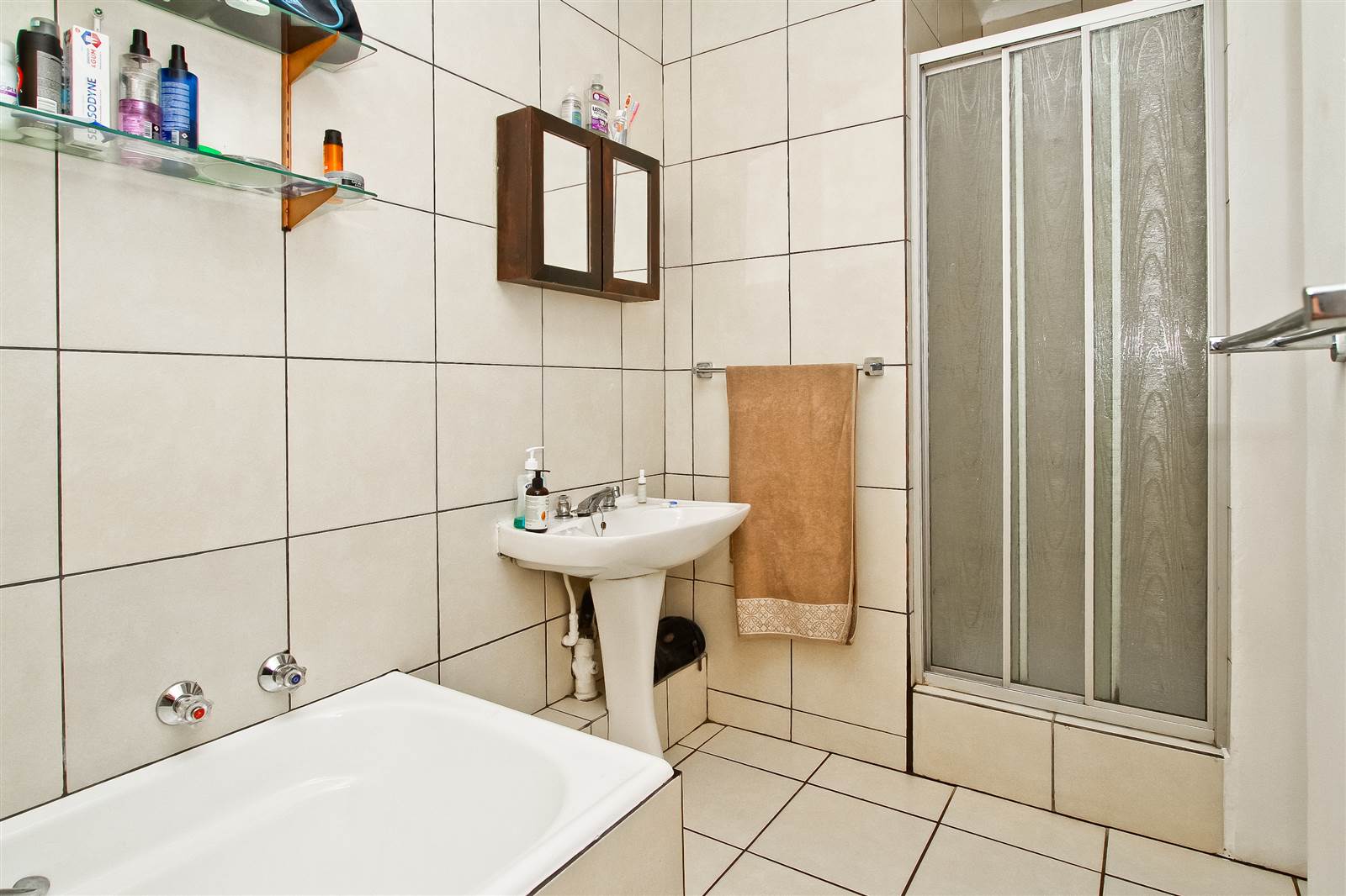 3 Bed Townhouse in Corlett Gardens photo number 17