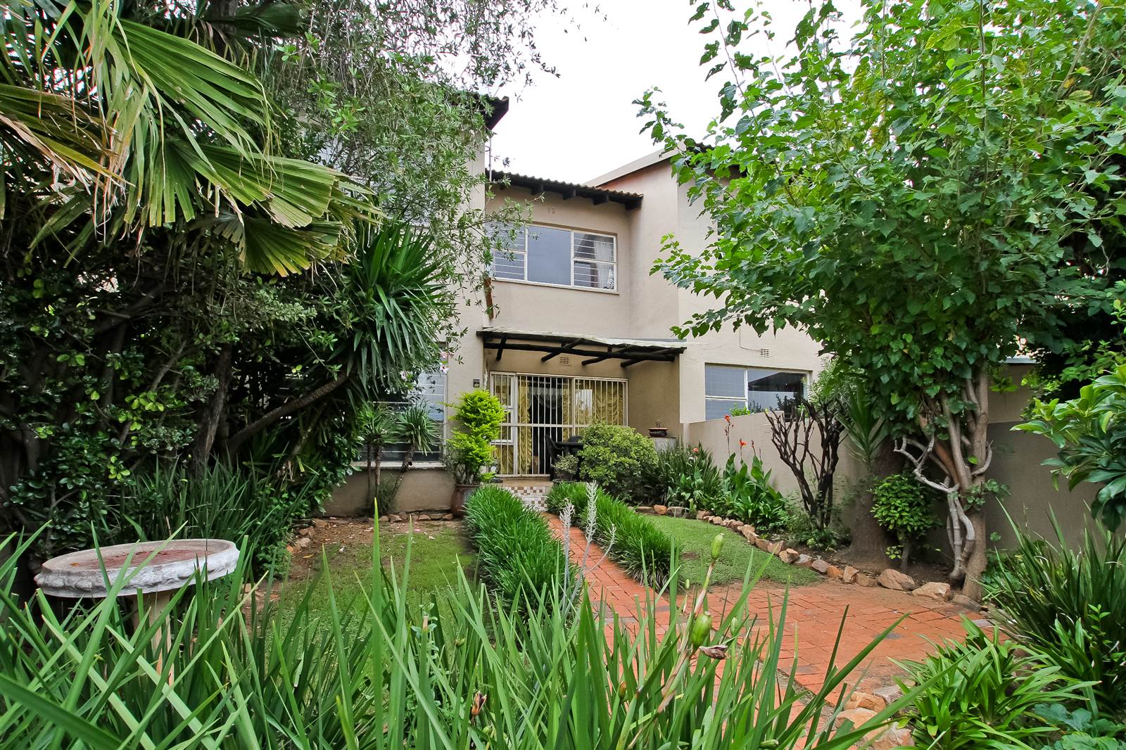 3 Bed Townhouse in Corlett Gardens photo number 18