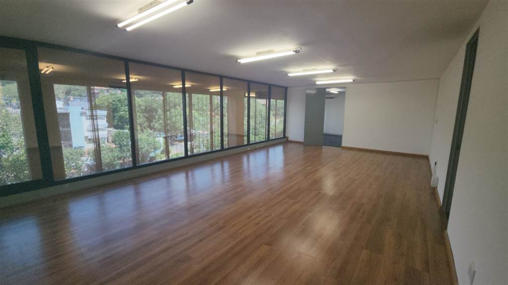 350  m² Commercial space in Lynnwood photo number 7