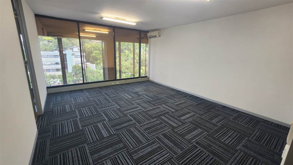 350  m² Commercial space in Lynnwood photo number 6