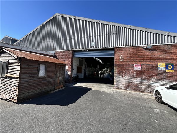 1635  m² Industrial space in Epping