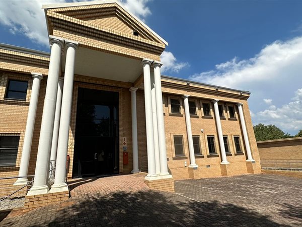 155  m² Commercial space in Highveld