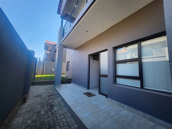4 Bedroom Townhouse 4 Bedroom Townhouse