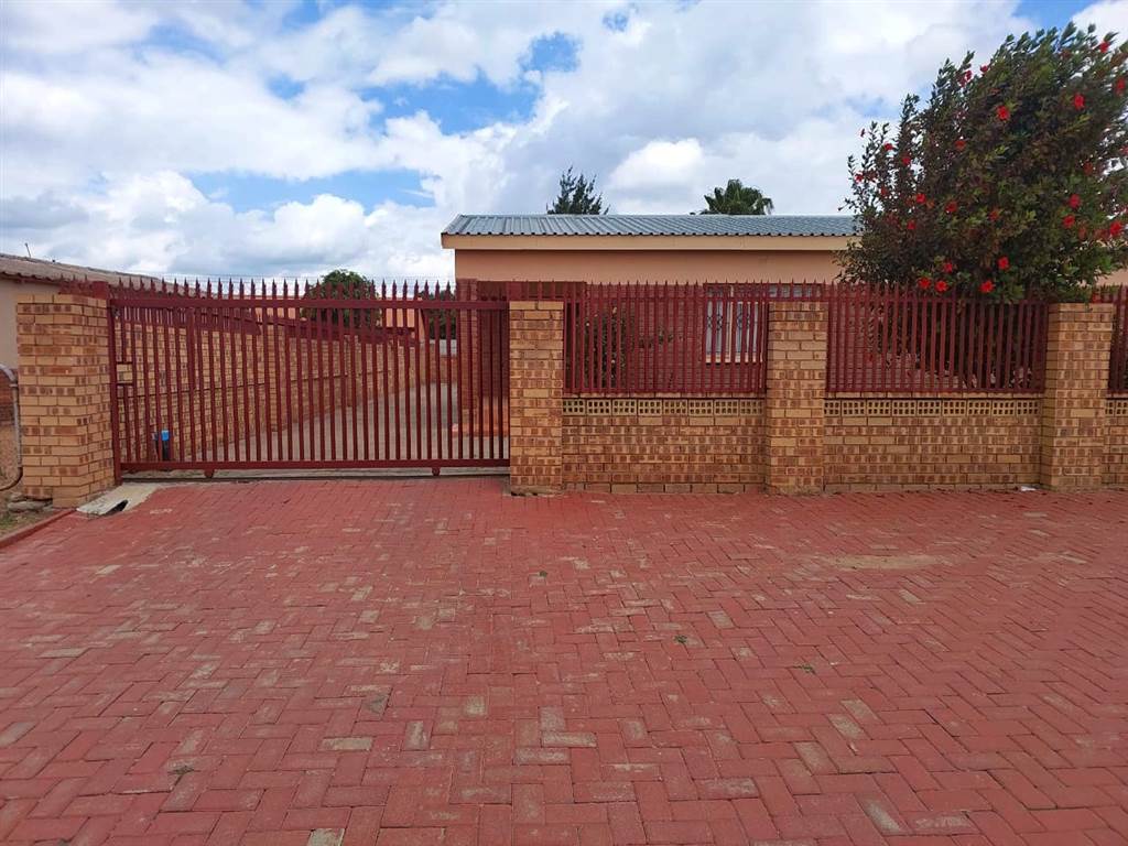 3 Bed House in Seshego photo number 9