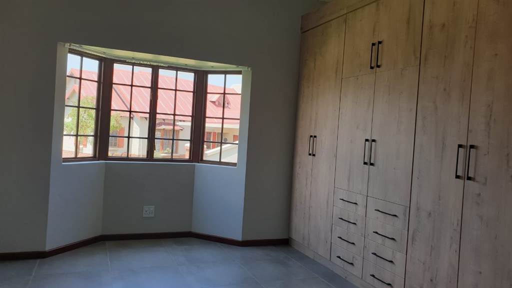 3 Bed Townhouse in Boschkop photo number 10