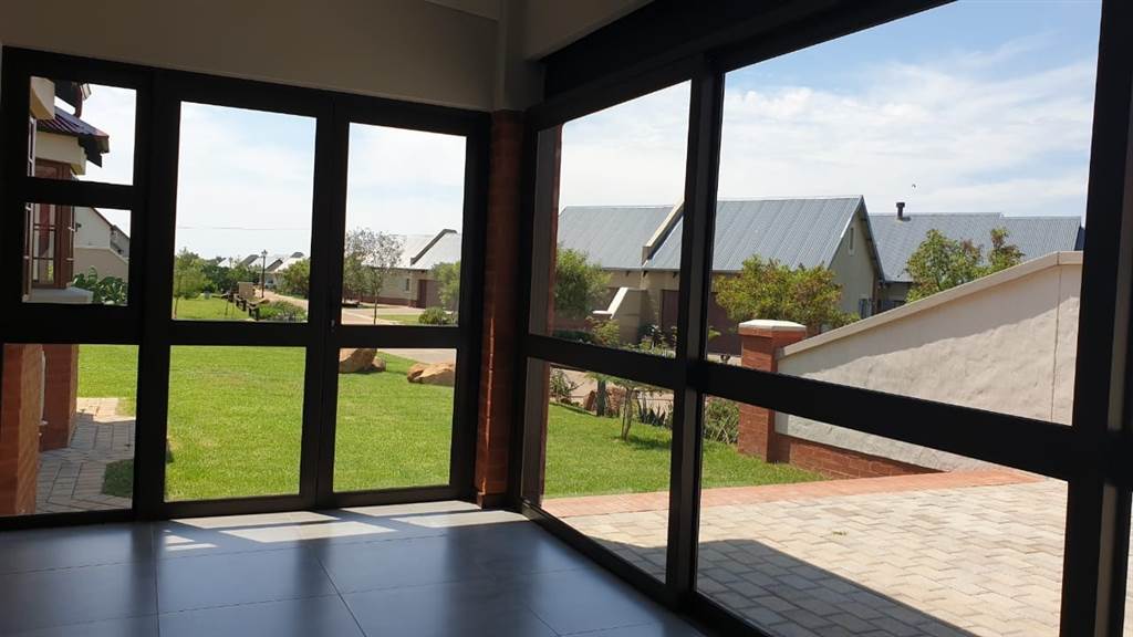 3 Bed Townhouse in Boschkop photo number 14