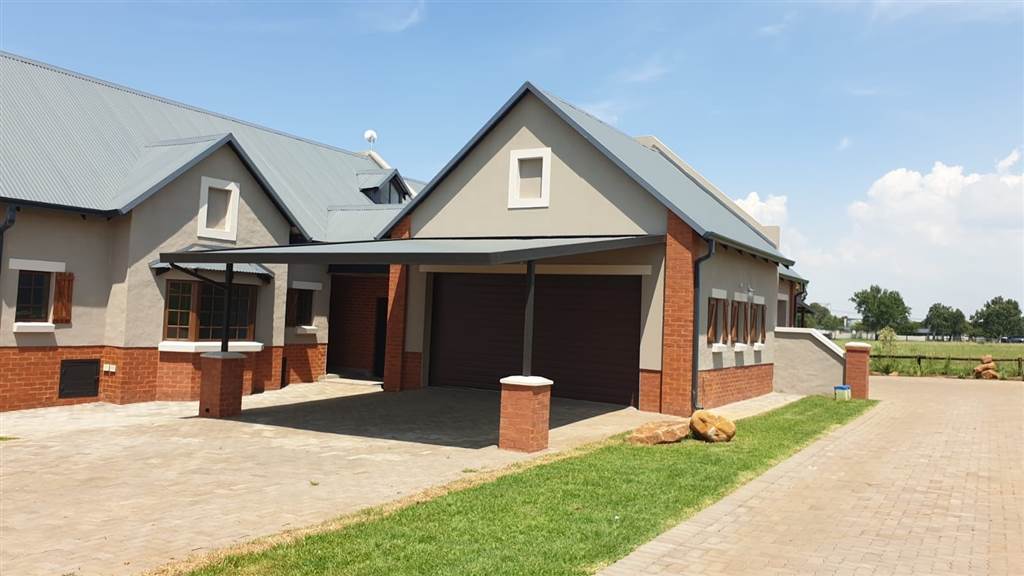 3 Bed Townhouse in Boschkop photo number 2