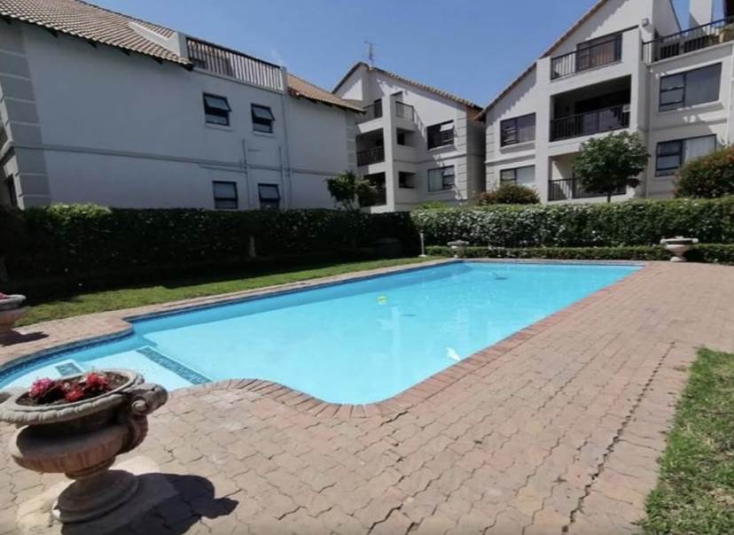 2 Bed Apartment in Sunninghill photo number 6