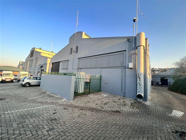 422  m² Commercial space