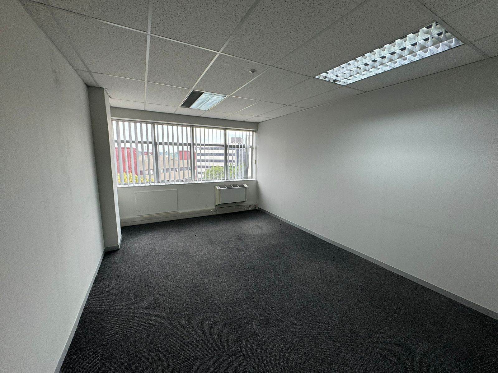 115  m² Commercial space in Sandown photo number 12