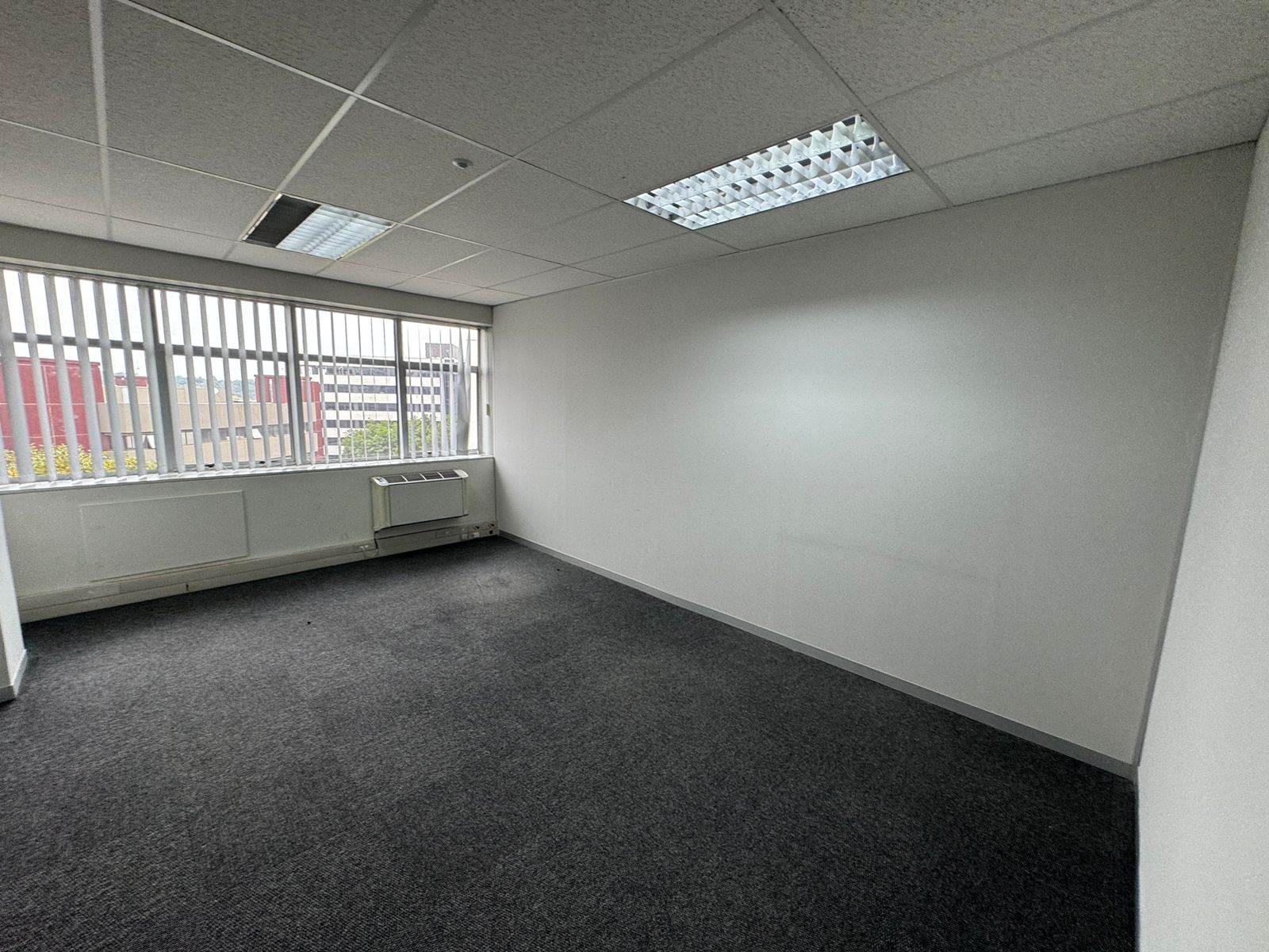 115  m² Commercial space in Sandown photo number 11