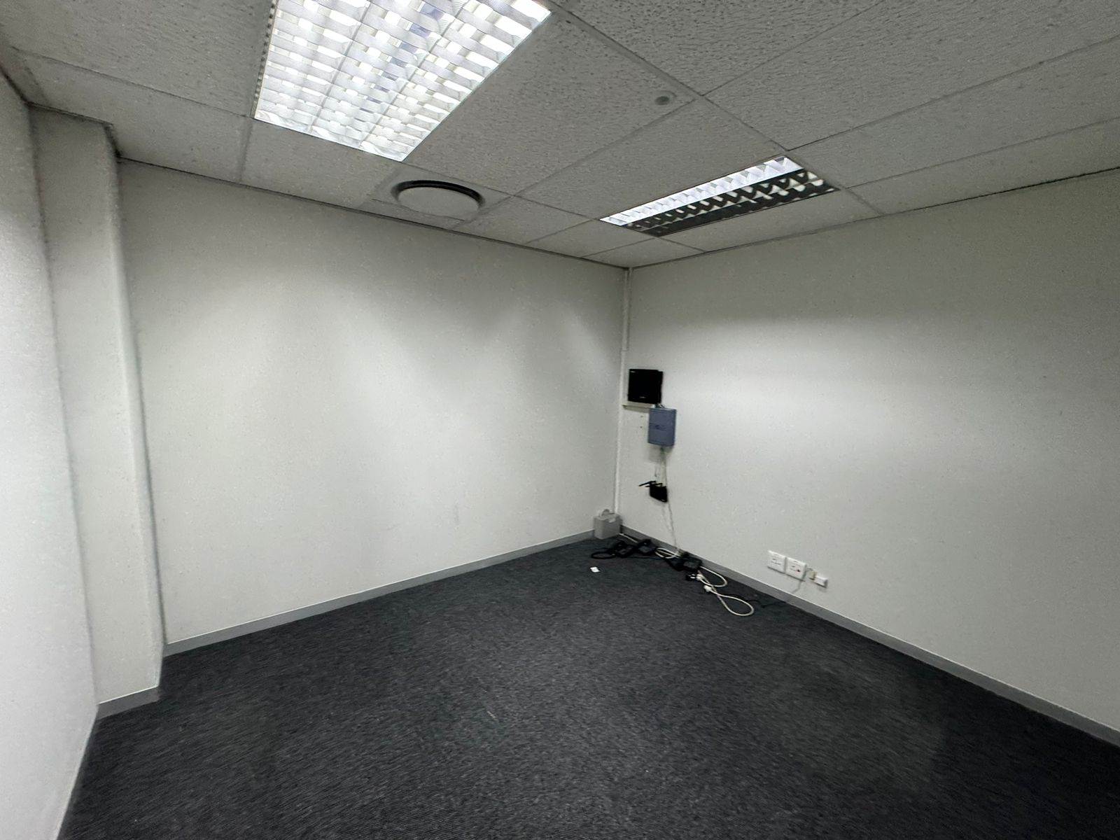 115  m² Commercial space in Sandown photo number 15